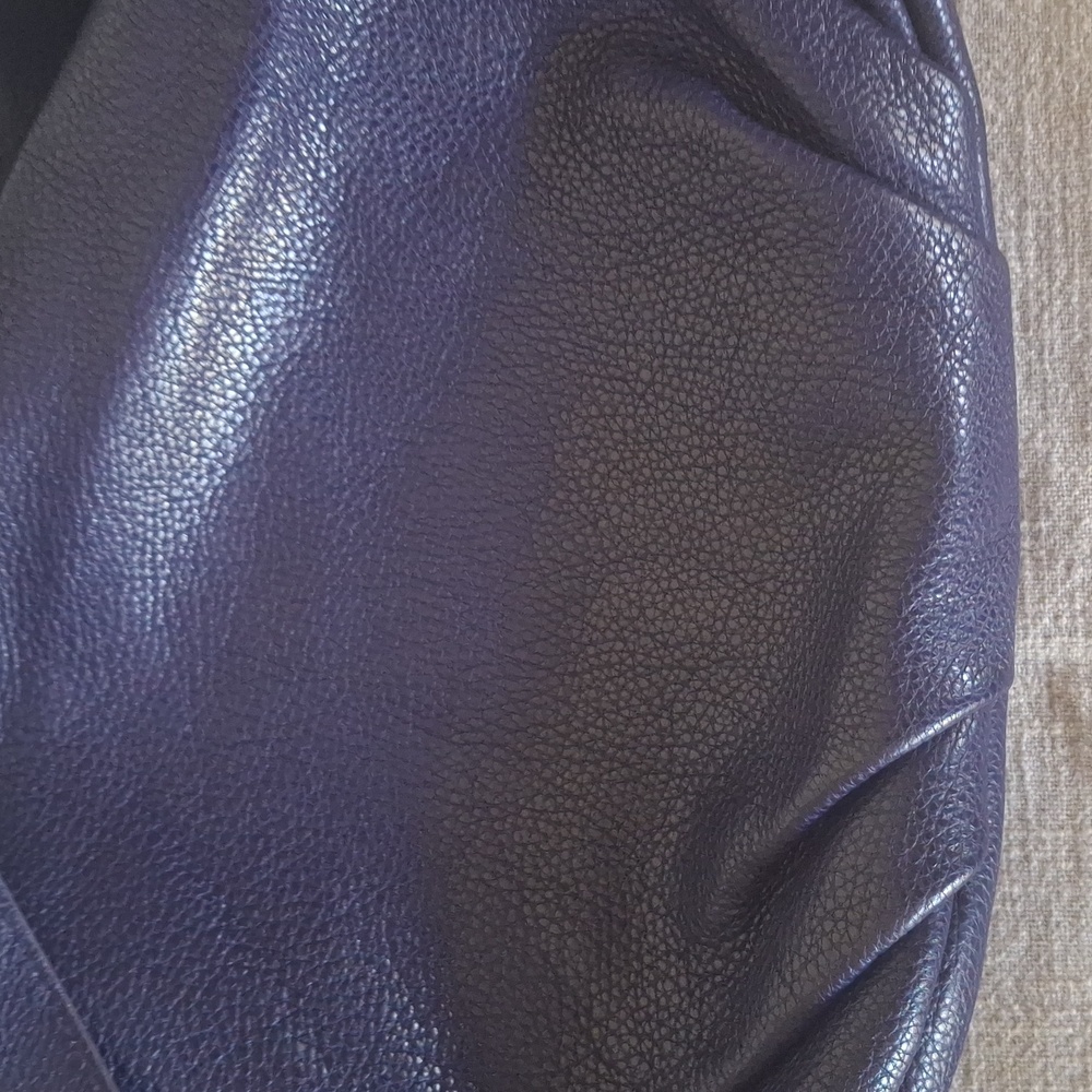 Marc by Marc Jacobs Deep Navy Leather Shoulder Bag with Silver Plaque - Picture 7 of 10